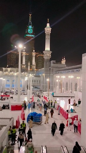 মক্কার ক্লক টাওয়ার 😍 World’s Biggest Clock Tower in Mecca 🕰️#mecca #ClockTower #islamicvideo #viral