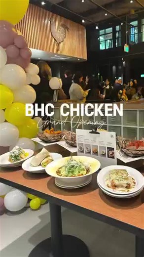 BHC Chicken Grand Opening 🎉🍾 @bhc_chicken_canada is officially in Toronto at the Well serving up Korean Fried Chicken. I love the different varieties they have for sauces to go with their crispy chicken and they also have some unique other dishes like a chicken lasagna and chicken chowder soup - which tastes just like a creamy mushroom soup! 😋 Thank you @bhc_chicken_canada for having me 🥰 . . . . 🏷 #instafood #instaeats #foodlover #foodstagram #먹스타그램 #foodporn #foodielife #cravings #foodie 