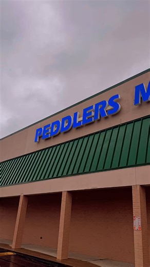 Introducing the WEST LEX PEDDLERS MALL 🐱💙 We've been working hard to fill up our newest location. We are NOW accepting vendors! Please visit our website to send us your info. Our 10x6 standard booths = $150 10% per month. We plan to open to the public by 1/1/26 ✨ #peddlersmallyall #visitLEX #lexingtonKY Shoutout to our neighbors @mmplexington @dads_favorites for helping us through the process | Peddlers Mall