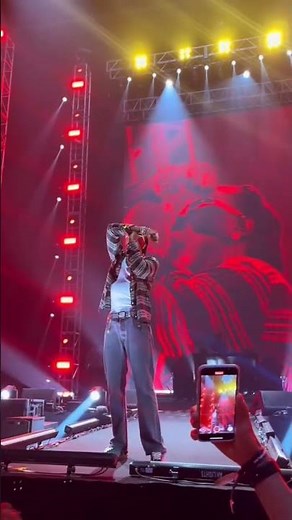 Quavo performing Hotel Lobby #quavo #pavinso #migos #offset