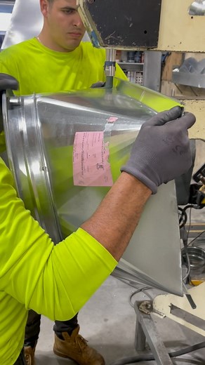 A different way to use TDC on a square to round fitting #sheetmetalductwork #lockformer #hvacductwork #sheetmetalmachinery | ductfab