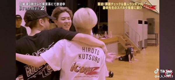 何度観てもここのぎーくくは泣ける😭ぎーちゃんがくっくの様子にすぐ気づいて何も言わず寄り添うとこほんまにずっと一緒やったからこそ分かるんやろな🥲ぎーくくコンビは最強👊 #WOLFHOWLHARMONY #WHH #ギレルメマサユケトマジ西村 #沓野広翔