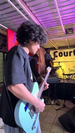 Olivia Dean - A Couple Minutes (live)