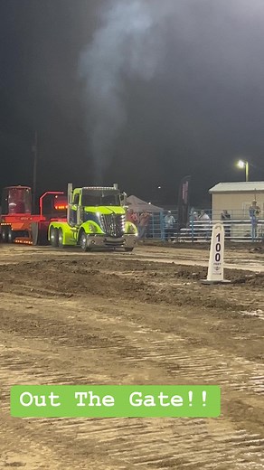 This semi smokes and heads out the gate! | Semi Truck Pullers and Pulling Haulers