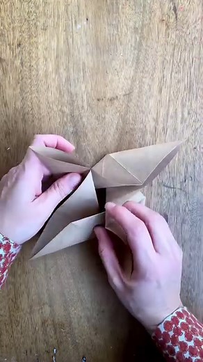 Tuto carte de vœux puzzle. Découvrez toutes les étapes en vidéo et les modèles sur le blog SeveillerNaturellement.fr Belle journée #activiteenfant #cartevoeux #artvisuel #artplastique #teampe #2024 #bonneannee #puzzlepurse | S'éveiller Naturellement