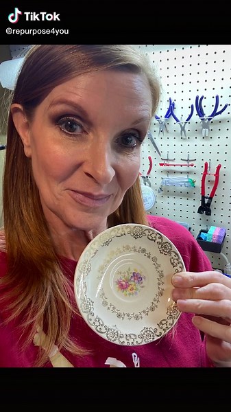 I have a customer who wanted a teacup necklace made from her grandmother‘s china saucer. I just love how it turned out! ##brokenchinajewelry##teacup##jewelry##handmadejewelry##brokenchinaart##wearableart##kansascityartist##create##assessories##brokenchina