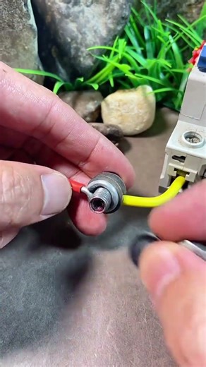 Hard Wire Connection Technique on a Screw #WiringTips #shortsfeed #screw