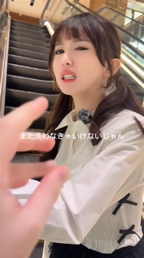 かめのこまち(kamekoma) on Instagram: "手繋ぎドッキリ#ドッキリ#かめのこまち #亀さんプロデュース"