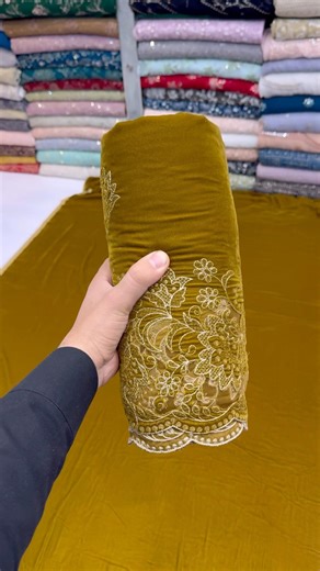 Micro velvet 3p dress آرڈر کے لئے واٹسپ نمبر بائیو می دیا ہے