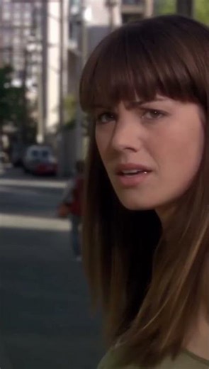 Teal'c stops a purse snatcher | S8E7 “Affinity”