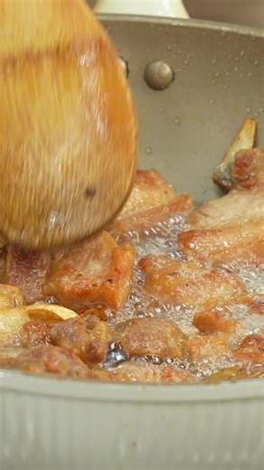 𝐔𝐧𝐜𝐨𝐯𝐞𝐫 𝐩𝐮𝐫𝐞𝐫 𝐀𝐝𝐨𝐛𝐨 𝐬𝐚 𝐀𝐬𝐢𝐧 Chef Tatung revives traditional white adobo with no soy sauce, just pork, garlic, vinegar and salt. Savory tangy comfort of Filipino heritage. #cooking #recipe