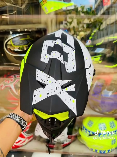 Mini Fox With 100% Gogs Dm for the Price😇 #cityhelmets #views #fyp #viral #viewsproblem #unfreezemyacount #dirt #dirthelmet #gears #foxracing #safety #fy #dirtbikes #fox #deliveryallovernepal🇳🇵