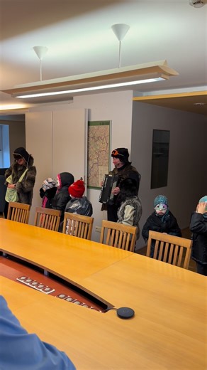 18K views · 358 reactions | Täna hommikul külastasid Tapa vallavalitsust suured ja väikesed mardid. Tantsiti, lauldi, visati viljaõnne ning tehti kõikvõimalikke trikke, mida mardid ikka teevad. Aitäh vahvad lasteaed Pisipõnn mardid! | Tapa vald | Facebook