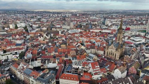 ミュルーズ上空を飛ぶ：ドローンから見たアルザスの素晴らしさ