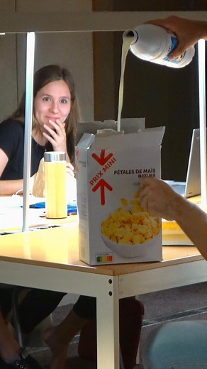 Didac Ribot on Instagram: "Truco definitivo para no lavar el bol de cereales✅*Funciona* #comida #biblioteca #merienda #bromas #eating #library #prank #funny #humor #reels"