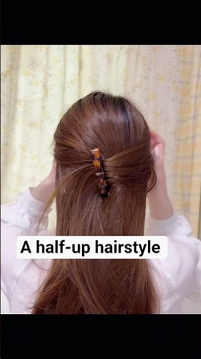 A half-up hairstyle with comb that even beginners can do, super easy #updotutorial