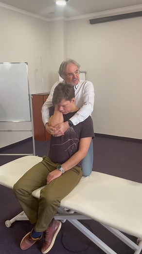 Juan José Boscá Gandía on Instagram: "MANIPULACIÓN DE LA ARTICULACIÓN ACROMIOCLAVICULAR Y GLENOHUMERAL // MANIPULATION OF THE ACROMIOCLAVICULAR AND GLENOHUMERAL JOINT. // Esta publicación no tiene un carácter formativo. Es un pequeño fragmento de uno de mis cursos de postgrado para fisioterapeutas, en la que se explica el contexto para utilizarla, la técnica, las indicaciones y contraindicaciones. No debe realizarse si no se tiene formación para ello. Puedes consultar mis cursos para fisioterape