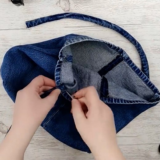 7.2M views · 80K reactions | Make your own tote bag out of unused jeans! | MetDaan DIY | Facebook