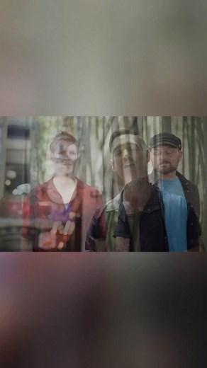 Recording this one challenged us in the best way. Language is about more than just words, it’s cultural immersion, and learning this one meant slowing down, listening closely, and honoring every sound. We are very excited that our version of 友谊地久天长 (Auld Lang Syne) is out now 🇨🇳 We hope it guides you in to the new year with a refreshed perspective. https://homefreemusic.lnk.to/AuldLangSyne-Video | Home Free