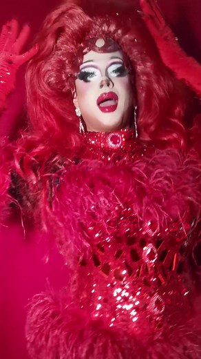 ¡Imitando a la jueza de hierro en LA MÁS DRAGA 6!