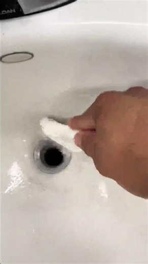 Sink cleaning 201! How to get the black ring off your sink using Keeper's Friend and a simple brush