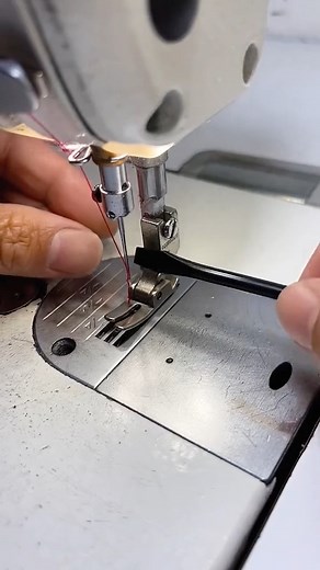 Useful sewing tips to make it easier and faster. #tricks #sewing #sewingmachine #clothes #tailor #foryou | Sewing Tips