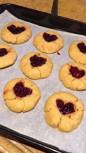 Delicious Pinterest Heart Jam Cookies Recipe