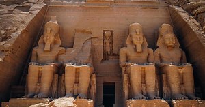 Pyramides : les mystères révélés : Saisons, Casting, Episodes, Résumés
