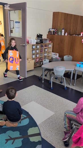 📖🎵 Parade de sons en 1re année Pour soutenir les apprentissages en lecture, les élèves ont réalisé une parade de sons amusante et dynamique ! | École élémentaire catholique Du Rosaire