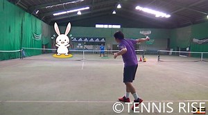 テニス ゆっくりバウンド後に伸びるスライスショットの打ち方【動画有】 | テニスの学校｜硬式テニスの総合情報サイト