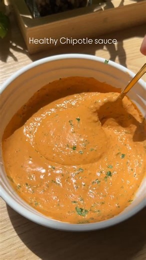 Fat and Foodie | Khushbu Naik on Instagram: "Say hello to your new go-to sauce! 😍 This healthy chipotle spicy sauce has no mayo, no oil, and is loaded with protein. It’s creamy, smoky, and perfectly spicy — and it goes with EVERYTHING: salads, tacos, burgers, bowls, you name it! ✨ Ingredients: – ½ cup Greek yogurt – 6–7 soaked red chilies (chipotle chili) – 6–7 cashews – 50g paneer – 2–3 garlic cloves – 1 tsp honey – Salt to taste ➡️ Blend all the above until smooth Then stir in: – Juice of ½ l