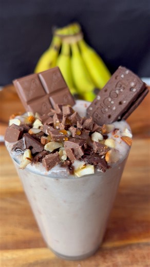 Super Thick Banana Milkshake Recipe🍌#BananaMilkshake #bananashake #ThickMilkshake #MilkshakeRecipe
