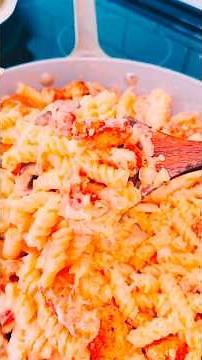 Hot Honey Roasted Garlic Boursin Chicken Pasta #horts #recipe #30minutemeals