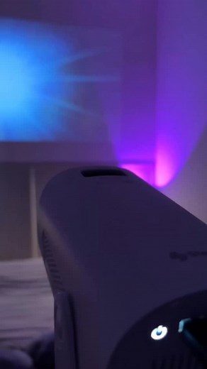 Link en mi perfil ✨ Convierte cualquier pared en tu pantalla gigante ✨ El mini proyector Steren HD (110 ANSI LM) con Bluetooth llega para darle cine a tu sala, cuarto o terraza. ✔ Compacto ✔ Conectividad inalámbrica ✔ Precio accesible tu maratón de pelis y series nunca se había visto tan bien. 🎬📽️ #SteveRecomienda #Proyector #Steren #CineEnCasa | Steve Recomienda