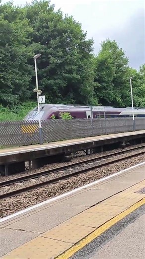 EMR Class 221 “Intercity” passes Barrow upon Soar at high speed