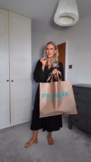 😮 😮 @primark PARTY WEAR! The prices are unbelievably good! The skirts, the dress!! The cardigans! I have done a full in debt haul over on my stories with all the links to the items which you can order via click and collect or head into store to find! @perriesian you’ve done amazing! The pieces are gorgeous! And such great pricing!! Ad #primark #primarkuk #partywear #primarkfinds #christmasparty #perriesian | Chloe Warfield
