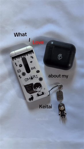 Mitsuko on Instagram: "What I love about my Japanese flip phone Kyocera Gratina KYF31 #tech #flipphone #2000s #spacehey #nostalgia"