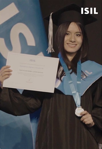 🎓💙 Emoción, orgullo y muchos sueños cumplidos. Así vivimos las graduaciones de la promoción 2025-2. 🚀🤩 ▶️ Mira el video completo en nuestro canal de YouTube. #GraduaciónISIL #SomosISIL #OrgulloISIL