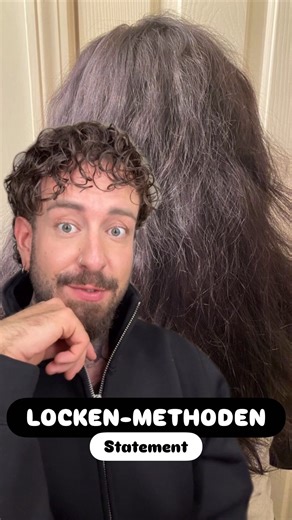 Dejan Garz on Instagram: "Ja, Naturlocken sind schön. Ja, Locken Produkte und die ganzen Curly Methoden helfen, dass man Locken oder Wellen bekommt, wenn die Haare das hergeben. Aber können wir mal darüber reden, WIE AUFWÄNDIG und ZEITINTENSIV das alles Tag für Tag ist? 😭😭😭 #dejangarz #haarpflege #locken #haarpflegetipps #curlyhair"