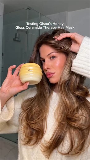 Gisou on Instagram: "How to achieve honey glossed hair with @angwells 🍯 Use the Honey Gloss Ceramide Therapy Hair Mask after shampooing or go for a more intense treatment by applying it before your washing routine and letting it absorb for 20 minutes and up to overnight. Your hair will thank you. 🫧"