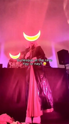 ＰＬＡＮＥＴ ＺＹＨＡ on Instagram: "Do you think raves are a good space for burlesque art? #edm #burlesque #performer"