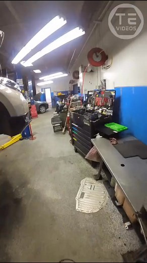 17K views · 235 reactions | LOUD NOISES Honda Civic Oil Change #honda #civic #oilchange #mechanic #loudnoises #pov #painfulasmr | Best vidio4 | Facebook