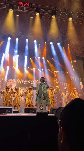 Bajo la más vieja, Don Bochinche y Cia. del Teatro de Verano y Gustavo Seijas nos trae su primera impresión. 📻El #Carnaval2026 lo vivis por #Colados, El verdadero Carnaval🎭 Auspician: Pinturas Kalisay - Porto Seguro - Intendencia de Canelones