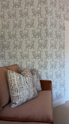 Laurie Pearson on Instagram: "A fresh update to our client’s sitting room 🤍 @auxabris wallpaper, a custom @lamaisonpierrefrey ottoman, @kuhllinscomb throw, and LPD drapery… layered, timeless, and made to be lived in. ✨ ▪️ Interior Design 📍 West University Place, TX"