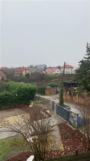 Fehér karácsony? Pécs egyes részein már óriási pelyhekben esik a hó