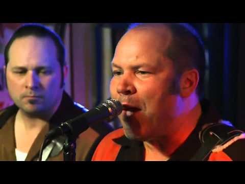 Refrehments Live at The Central Cafe