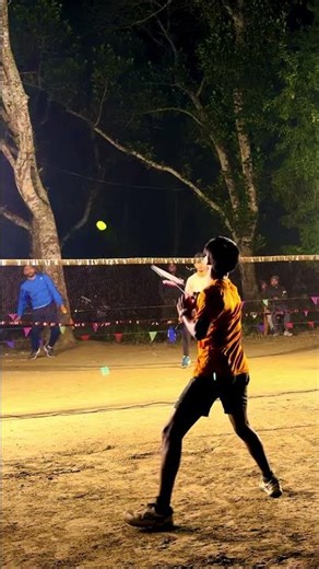 #outdoorbadminton #badmintonhighlights #badmintonlovers #badmintonindonesia #trickshots #shorts #bwf