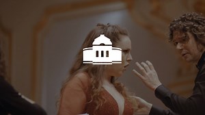 Die junge britische Sopranistin Louise Alder ist ein aufstrebender Stern am Klassikhimmel. Fest an der Oper Frankfurt, tourt sie regelmäßig über Europas Bühnen. Mit dem Chamber Orchestra of Europe unter Robin Ticciati gab sie letztlich ein umjubeltes Konzert in der Laeiszhalle Hamburg. ___ Mehr über sie im 📼 👉 https://youtu.be/3MYrVjuFSOc | Elbphilharmonie Hamburg