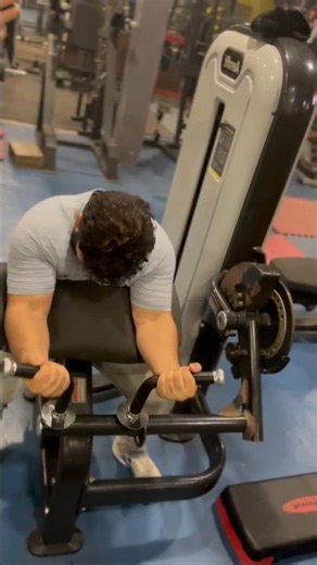 peacher curl machine exercise 💪🏻 #fitness #gym #viral #shorts #short #gymrat #fitnessmotivation