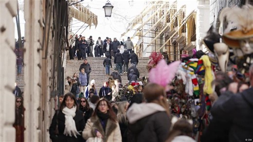 How can Venice deal with growing mass tourism?